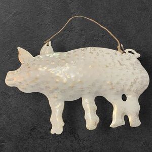 NWOT White Metal Farmhouse Pig Wall Hanging Decor